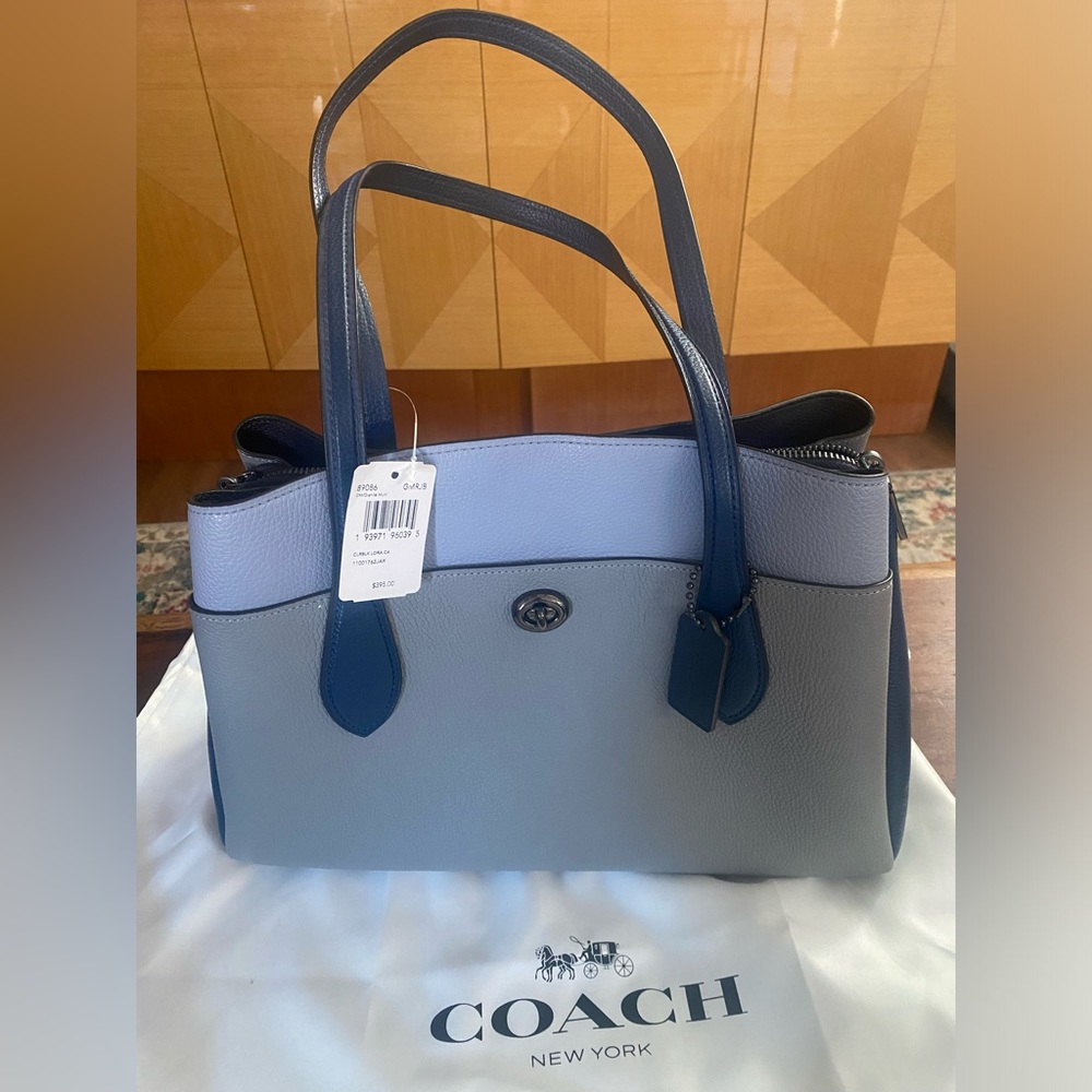 Beautiful Coach purse 15 l, 7 w, 10.5 h. Brand new. Zip close.